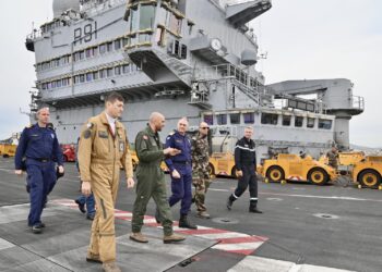 Στο   CHARLES DE GAULLE…Ο Α/ΓΕΝ Αντιναύαρχος Δημήτριος – Ελευθέριος Κατάρας ΠΝ