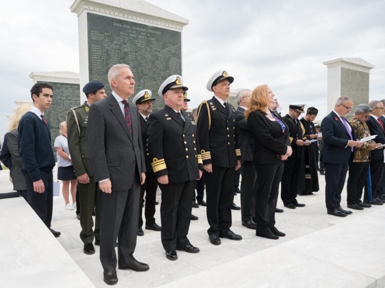 Παρουσία ΥΦΕΘΑ Δαβάκη στην επιμνημόσυνη δέηση για την «Ημέρα ANZAC» στο Πολεμικό Κοιμητήριο Φαλήρου