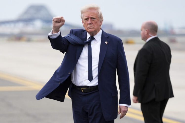 To τερμάτισε ο Τράμπ…Περνάω απο παντού δωρεάν