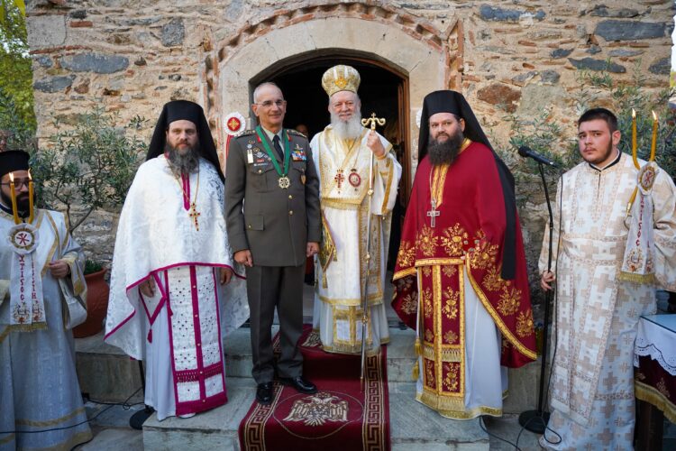 Απονομή του Σταυρού του Αγίου Γεωργίου στον Α/ΓΕΕΘΑ