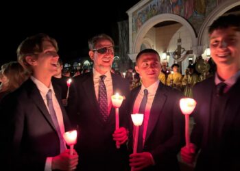 Ευχές στους Έλληνες απο τον Παύλο… ο Παύλος Ντε Γκρες έγραψε: