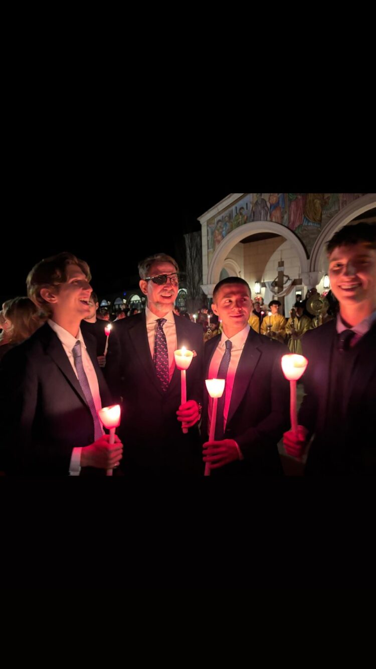 Ευχές στους Έλληνες απο τον Παύλο… ο Παύλος Ντε Γκρες έγραψε: