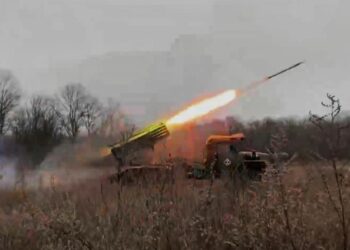 Ουκρανική επίθεση με drones και πυραύλους πλήττει την Κουρσκ