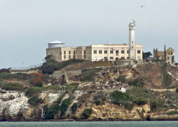 O Ντόναλντ Τραμπ, ο οποίος ανοίγει ξανά τη φυλακή του Αλκατράζ