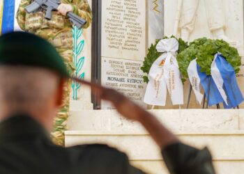 Τιμή και Δόξα στους Ήρωες: Ετήσιο Μνημόσυνο Ιερολοχιτών και Καταδρομέων στο Καβούρι