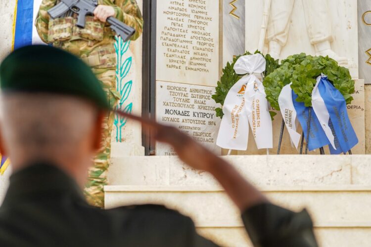 Τιμή και Δόξα στους Ήρωες: Ετήσιο Μνημόσυνο Ιερολοχιτών και Καταδρομέων στο Καβούρι