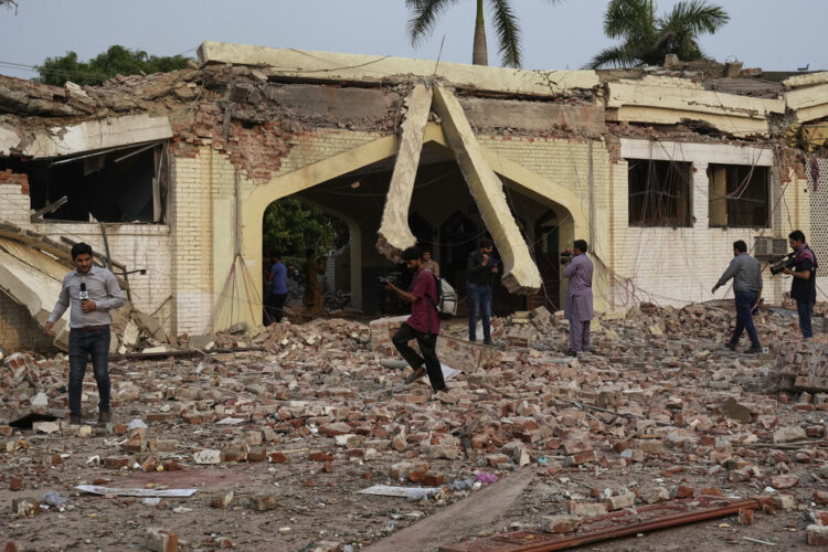 Ινδικός στρατός: Μαζική επίθεση με drones και πυρομαχικά από το Πακιστάν – Παραβιάσεις κατάπαυσης πυρός στο Κασμίρ