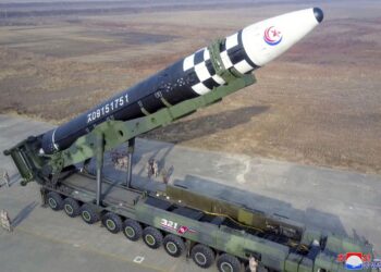 H Βόρεια Κορέα εκτόξευσε προς την κατεύθυνση της Ανατολικής Θάλασσας ομοβροντία πυραύλων κρουζ