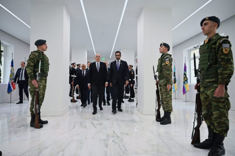 Στο Άμυνας ο Υπουργός. Τεχνολογίας των ΗΑΕ .. Δρ Sultan Bin Ahmed Al Jaber.