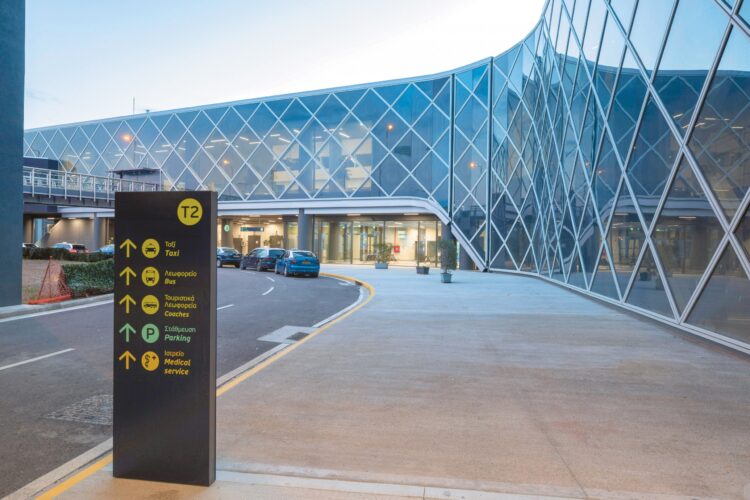 Αναγκαστική προσγείωση αεροσκάφους στο «Μακεδονία» της Θεσσαλονίκης