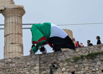 Ακρόπολη: 15 Προσαγωγές Μελών της Νέας Αριστεράς για Ανάρτηση της Παλαιστινιακής Σημαίας