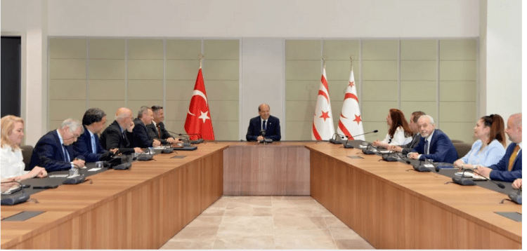 Ο κατοχικός ηγέτης Ερσίν Τατάρ συναντήθηκε… Με “Έλληνες του ΕΛΙΑΜΕΠ”