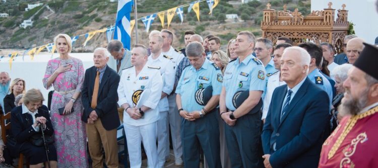 O Αρχηγός του Λιμενικού Σώματος–Ελληνικής Ακτοφυλακής ..Στο νησί  της Σίφνου