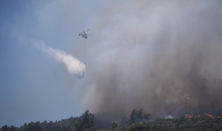 Σε κατάσταση συναγερμού απο την Πυρκαγιά βρίσκεται η νήσος  Χίος (video)