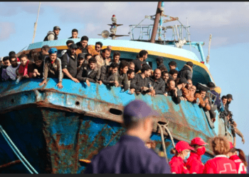 Απόβαση 300 λαθρομεταναστών ανοιχτά της Παλαιοχώρας …Τι κάνουμε πια εμείς ;