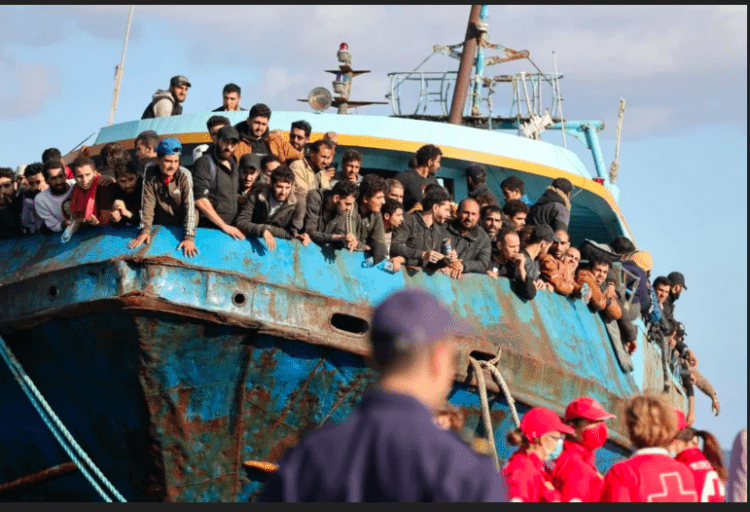 Απόβαση 300 λαθρομεταναστών ανοιχτά της Παλαιοχώρας …Τι κάνουμε πια εμείς ;