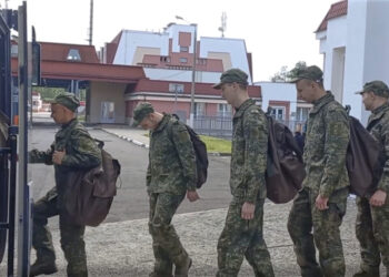 Ανταλλαγή αιχμαλώτων μεταξύ Ρωσίας και Ουκρανίας – Εκατοντάδες στρατιώτες επιστρέφουν στα σπίτια τους
