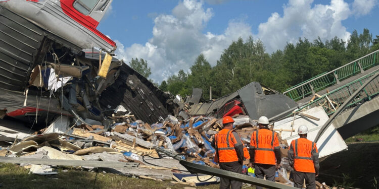 Ρωσία: Από εκρήξεις η κατάρρευση δύο γεφυρών – 7 νεκροί, δεκάδες τραυματίες – Υποψίες για ουκρανικό σαμποτάζ