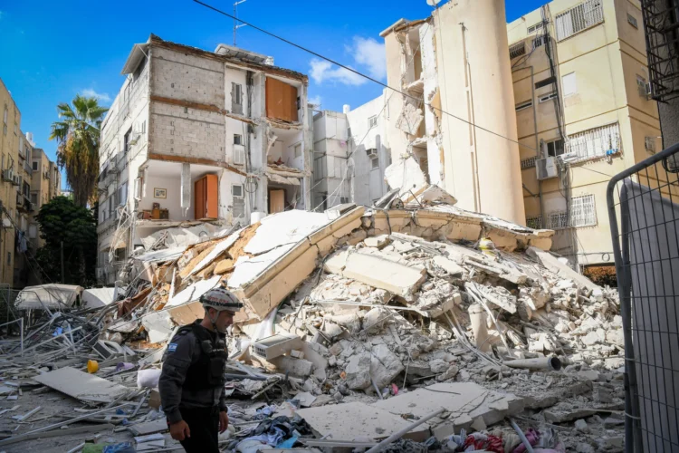 Νέο κύμα ιρανικών πυραυλικών επιθέσεων κατά του Ισραήλ – Ισχυρές εκρήξεις σε Τελ Αβίβ, Ιερουσαλήμ και Μπερ Σεβά