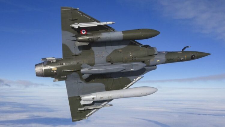 Γαλλία: Επίδειξη αναβαθμισμένου Mirage 2000D RMV με πραγματικά πυρά – Νέες δυνατότητες και όπλα υψηλής ακρίβειας
