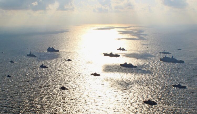 Με δεκάδες πλοία και 12.000 στρατιώτες, ΝΑΤΟ και Ρωσία στήνουν “σκηνικό πολέμου” στη Βαλτική