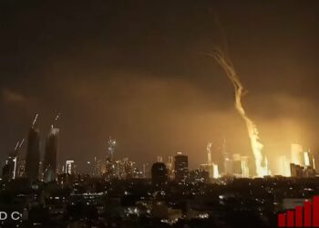 Επίθεση Ιράν στο Ισραήλ με 100 πυραύλους – Εκρήξεις σε Ιερουσαλήμ και Τελ Αβίβ – IDF προς πολίτες: «Μπείτε στα καταφύγια»