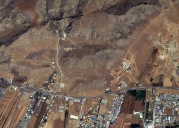 Μαζικό ισραηλινό πλήγμα στην καρδιά του ιρανικού πυραυλικού οπλοστασίου – Καπνοί και εκρήξεις στην Τεχεράνη