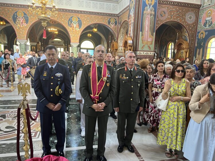 Τιμήθηκε το Στράτευμα για την …Κοινωνική προσφορά  στις Φυσικές καταστροφές του 23!