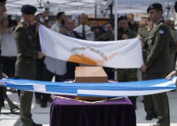 Συγκίνηση στην Κύπρο: Ο ΥΦΕΘΑ Θανάσης Δαβάκης στα Αποκαλυπτήρια Μνημείου για τους Ελλαδίτες Ήρωες και στην Ταφή του Χαράλαμπου Σαμλιάν