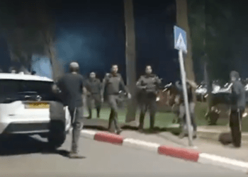 Επικίνδυνη κλιμάκωση στη Δυτική Όχθη: Εποικιστές επιτίθενται στον ισραηλινό στρατό