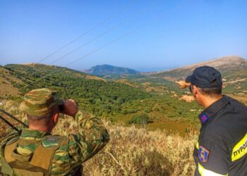 Σε πλήρη επιφυλακή οι Ένοπλες Δυνάμεις – Θερμικές κάμερες, μηχανήματα και περίπολοι για τις πυρκαγιές