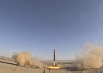 Το Ιράν παραγγέλνει υλικό από την Κίνα για την κατασκευή εκατοντάδων βαλλιστικών πυραύλων