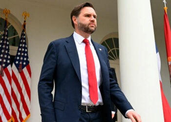 ΗΠΑ: Ο Βανς ζητά παραμονή στρατευμάτων στο Λος Άντζελες – «Είναι απαραίτητα για την τάξη»