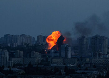 Σφαγή αμάχων στο Χάρκοβο: Πέντε νεκροί και δεκάδες τραυματίες από ρωσική επίθεση