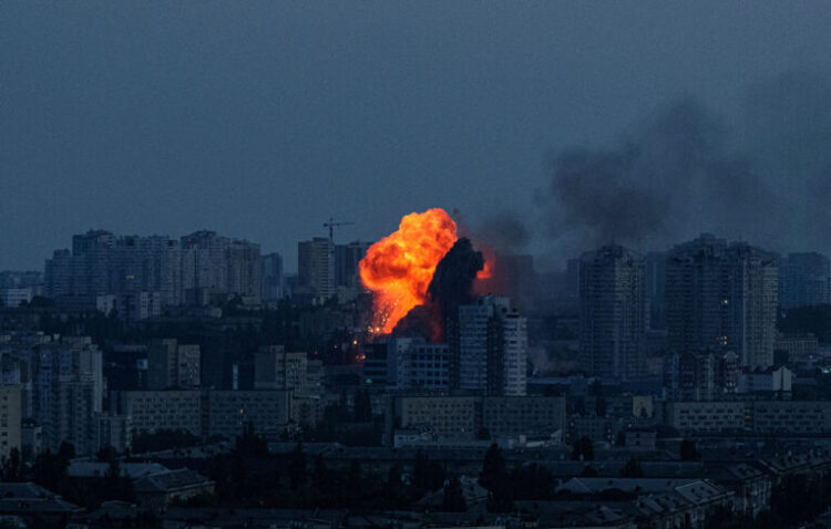 Σφαγή αμάχων στο Χάρκοβο: Πέντε νεκροί και δεκάδες τραυματίες από ρωσική επίθεση