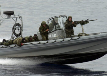 Καταδίωξη ταχύπλοου με ριπές από …Σκάφος του Λιμενικού στη Ρόδο