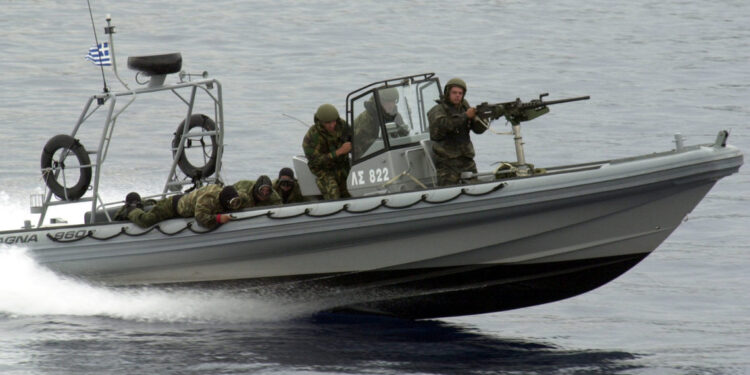 Καταδίωξη ταχύπλοου με ριπές από …Σκάφος του Λιμενικού στη Ρόδο