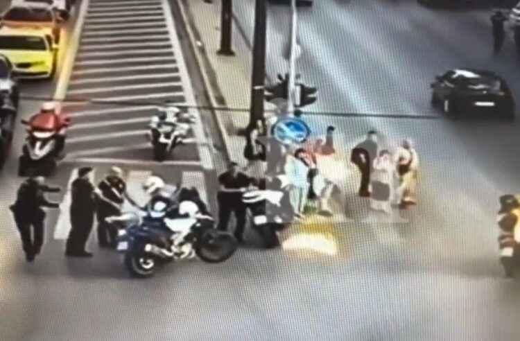 Βίντεο από την επίθεση με Μολότοφ κατά αστυνομικών στη λεωφόρο Κηφισίας – Κινδύνεψαν πολίτες