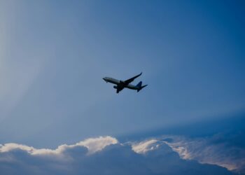 Κλειστός «μέχρι νεωτέρας» ο εναέριος χώρος του Ιράν εν μέσω σφοδρής σύγκρουσης με το Ισραήλ