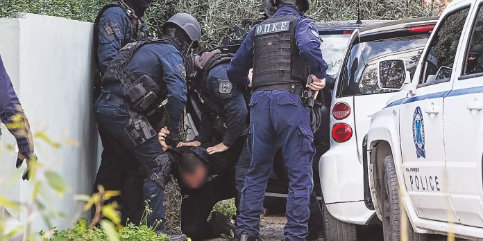 Καταδίωξη και σύλληψη τριών Ρομά…Στην περιοχή του Καπανδριτίου,