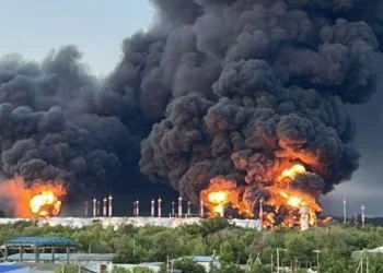 Ουκρανικά drones χτύπησαν ρωσικές στρατηγικές υποδομές σε Ριαζάν και Σάρατοφ – Στις φλόγες αποθήκη καυσίμων κοντά στη βάση Engels