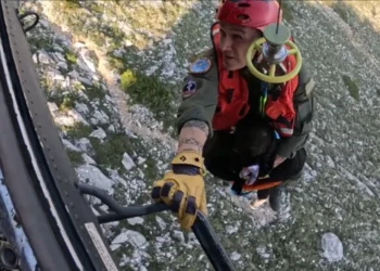 Άγιο Όρος: Δείτε βίντεο από την αποστολή διάσωσης τραυματία στο όρος Άθως από Super Puma της Πολεμικής Αεροπορίας