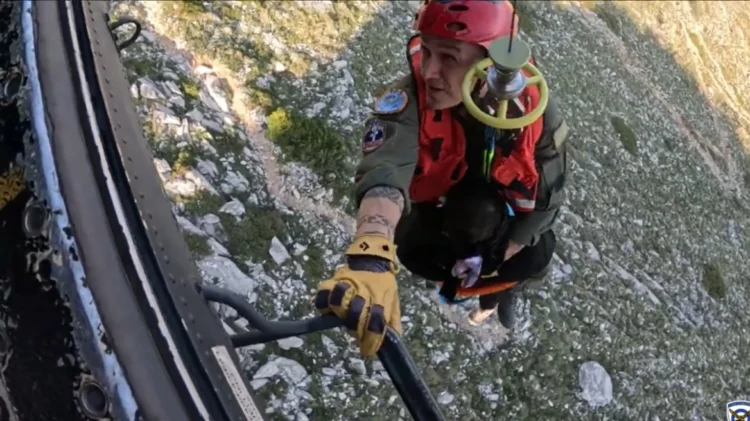 Άγιο Όρος: Δείτε βίντεο από την αποστολή διάσωσης τραυματία στο όρος Άθως από Super Puma της Πολεμικής Αεροπορίας