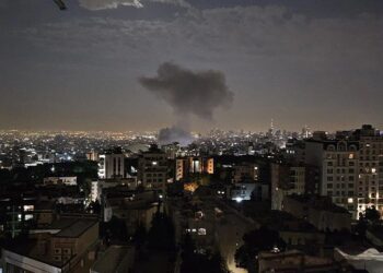 Iσραηλινός βομβαρδισμός δεκάδων μαχητικών κατά του Ιράν  τα ξημερώματα !! (video)