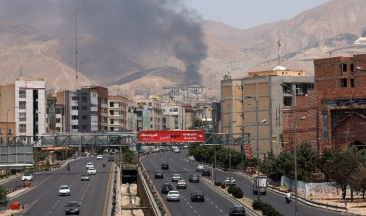 Καταιγιστικές επιδρομές του Ισραήλ στην Τεχεράνη – Σειρά εκρήξεων σε διαφορετικές περιοχές της πρωτεύουσας