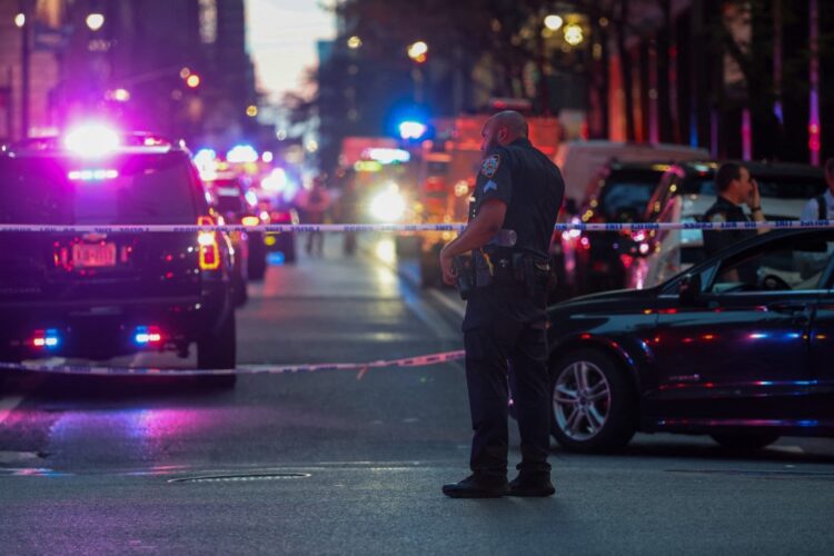 Μακελειό στο Μανχάταν: Ουρανοξύστης μετατράπηκε σε πεδίο μάχης – Πανικός, νεκροί και αυτοκτονία του δράστη