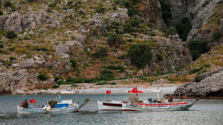 Γέμισε με Tούρκικα αλιευτικά η θάλασσα γύρω από τη Σαμοθράκη (Χάρτης)