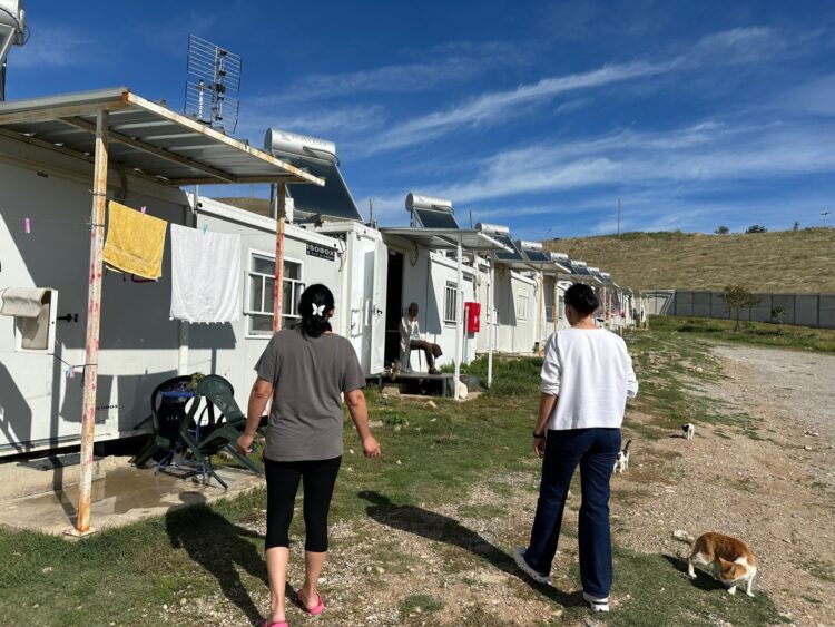 Διώχνουν τους  πλημμυροπαθείς του “Ντάνιελ”  απο το Κουτσόχερο…Για να φέρουν Λαθρομετανάστες