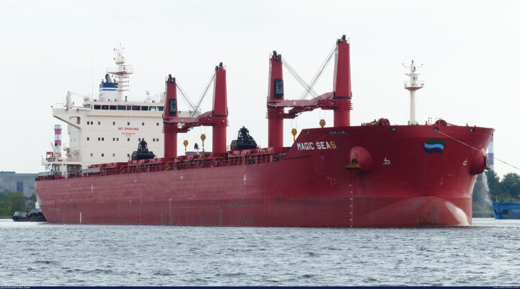 βυθίζεται από Επίθεση ανταρτών Χούθι με Ρουκέτες & (USVs) .j..Kατά πλοίο ελληνικών συμφερόντων ανοιχτά της Υεμένης