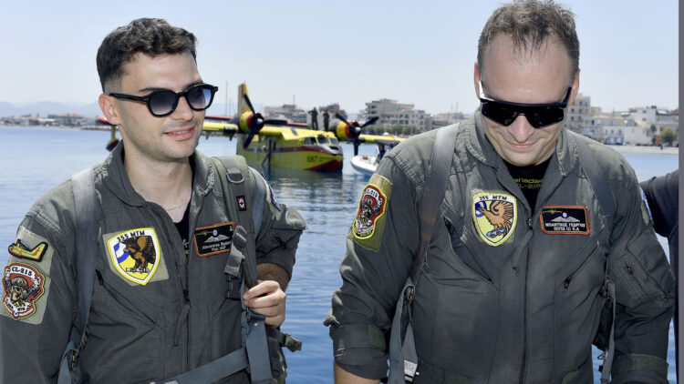 «Ημασταν μιάμιση ώρα μέσα στη θάλασσα»…Αναφέρουν  οι Χειριστές του Canadair